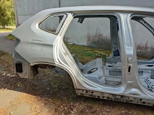 BMW X1 E84 oikea takasivu OEM 41002993127 image 10