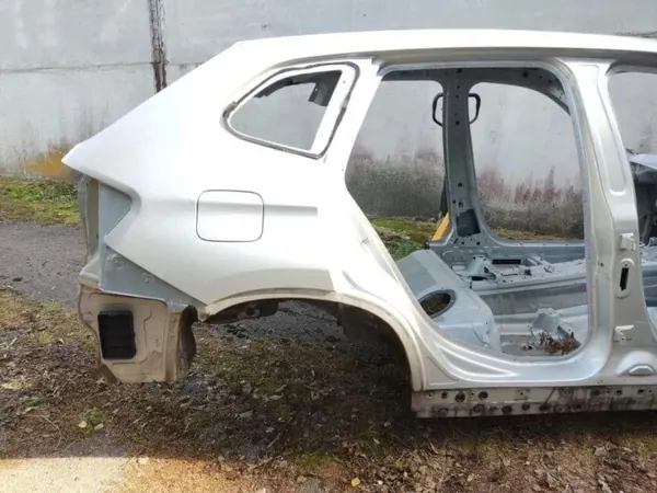 BMW X1 E84 oikea takasivu OEM 41002993127 image 4