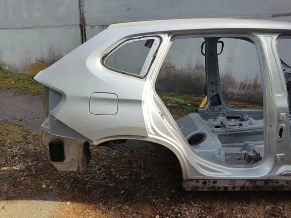 BMW X1 E84 oikea takasivu OEM 41002993127 image 5