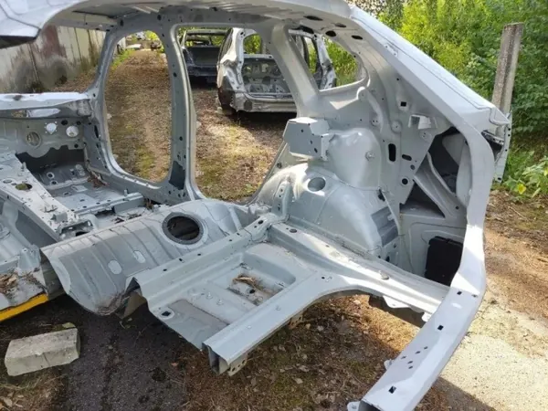 BMW X1 E84 oikea takasivu OEM 41002993127 image 6