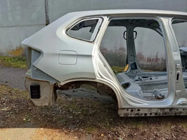 BMW X1 E84 oikea takasivu OEM 41002993127 image 7