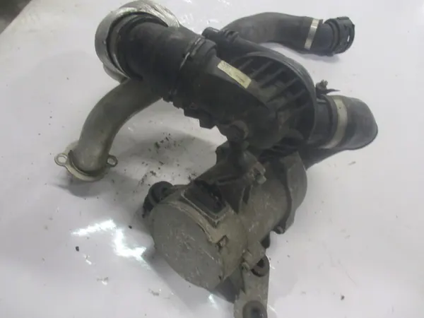 Elektrisk vattenpump termostat hus BMW E92 2.0B 7561229 image 2
