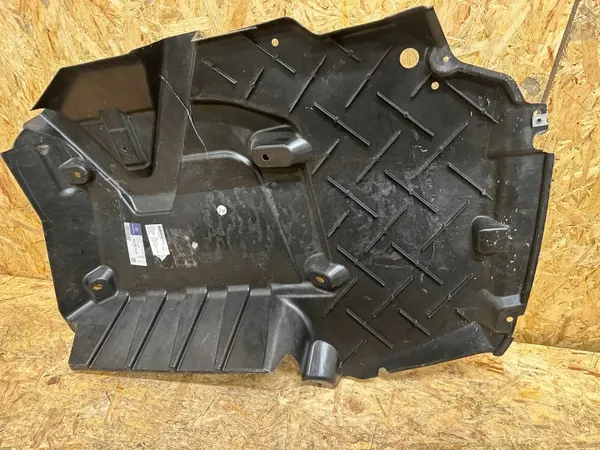 Mercedes W205 Protection Sous-Caisse OEM A2056900607 image 6