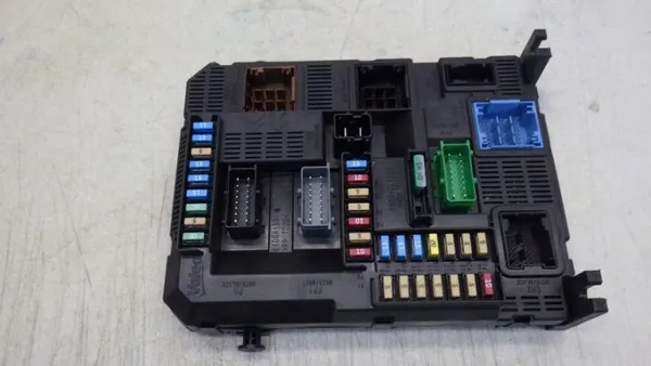 OEM 9819850080 BSI-module voor Peugeot 208/2008 image 3