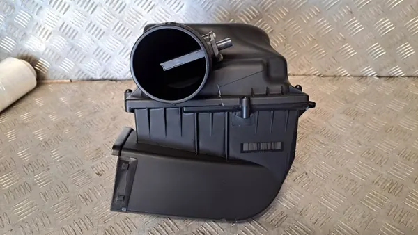 BMW X5 G05 Luftfilter OEM 7643301 - Gebraucht image 4