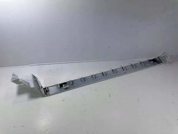 OEM 7N0843796 Cubierta Carril Puerta Corredera - Usado image 4