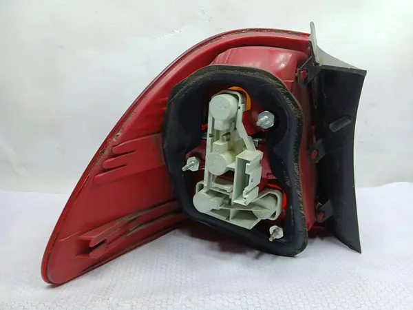 Inserto de lámpara trasera derecha BMW 3 E91 Touring image 4