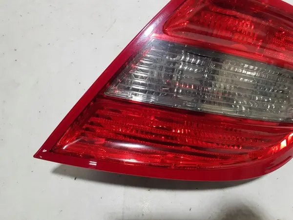 MERCEDES W204 SEDAN RECHTER ACHTERLAMP A2048203064 image 2