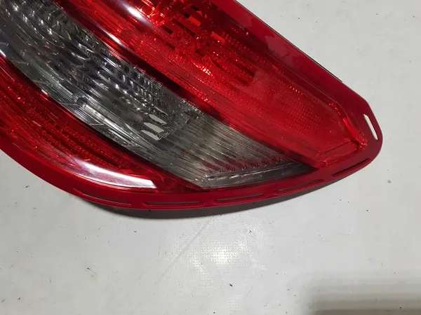 MERCEDES W204 SEDAN RECHTER ACHTERLAMP A2048203064 image 5