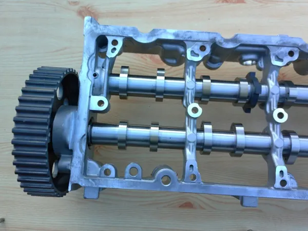 Kamaxel OEM 04L103308L för VW Crafter T6 2.0 TDI image 4