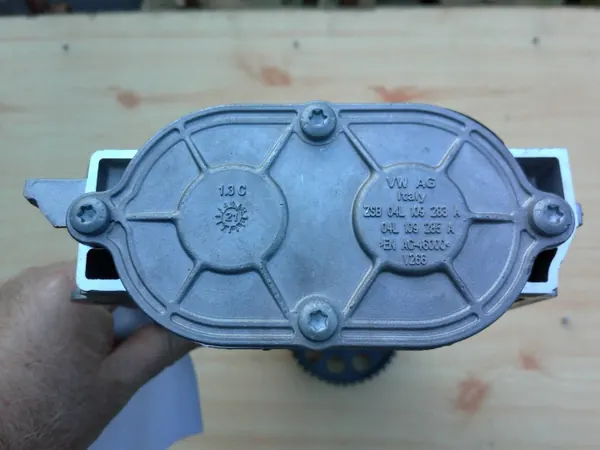 Kamaxel OEM 04L103308L för VW Crafter T6 2.0 TDI image 8
