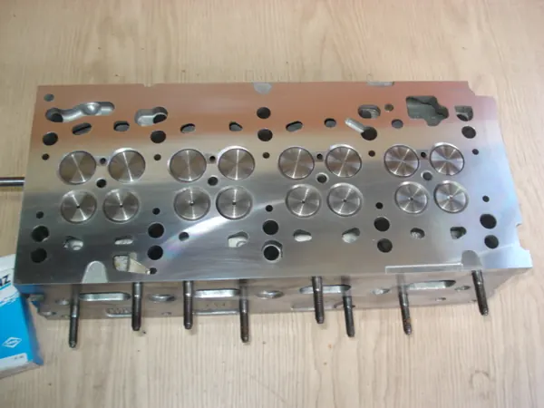 Kamaxel OEM 04L103308L för VW Crafter T6 2.0 TDI image 9