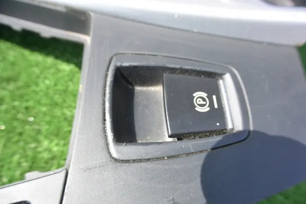 BMW 5 F10 Mittelkonsole OEM 9206663 mit Handbremsknopf image 3
