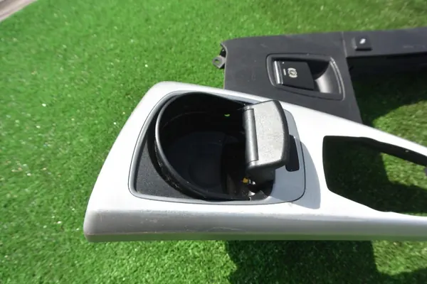 BMW 5 F10 Mittelkonsole OEM 9206663 mit Handbremsknopf image 9