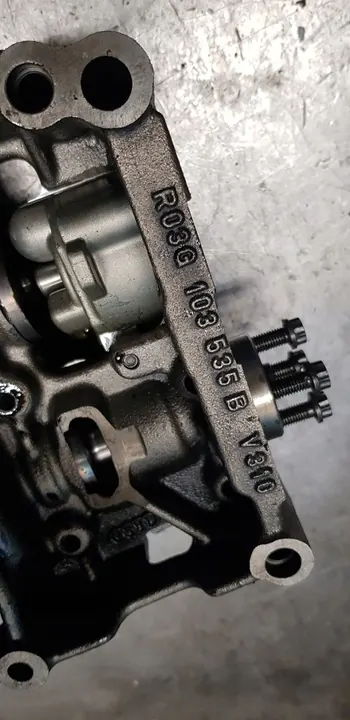 Oljepump AUDI A4 B7 2.0 TDI 03G103535B image 3
