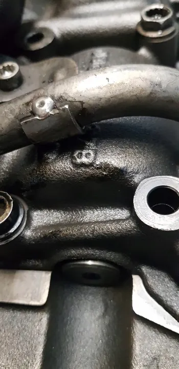 Oljepump AUDI A4 B7 2.0 TDI 03G103535B image 5