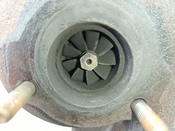 Turbo com coletor usado OEM 038253019N image 5