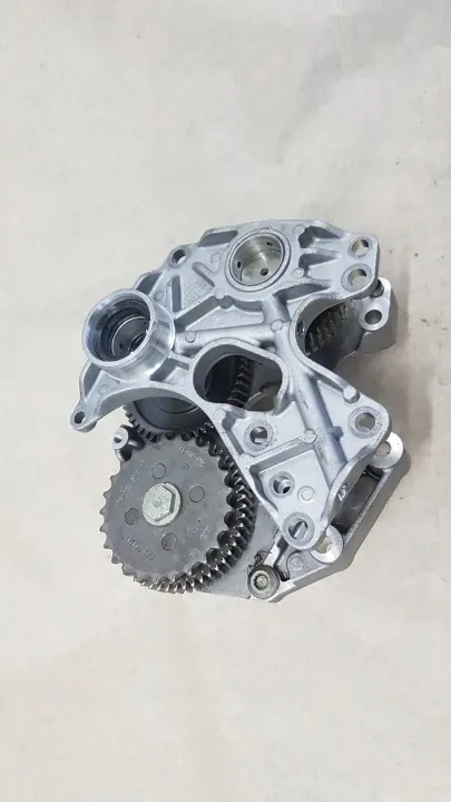Oliepomp aandrijving Audi R8 5.2 V10 OEM 07L109361C image 2