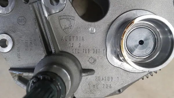 Oliepomp aandrijving Audi R8 5.2 V10 OEM 07L109361C image 3