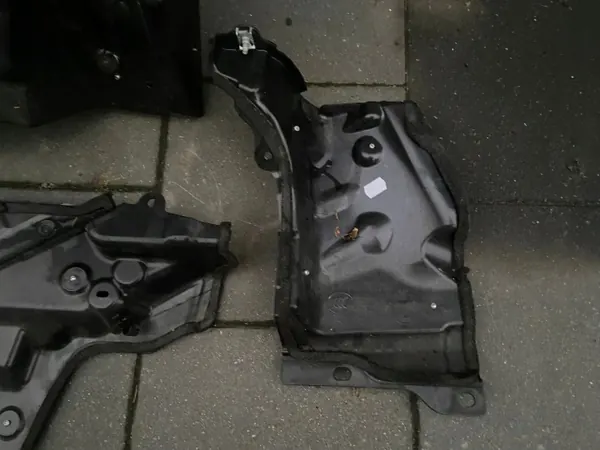 Land Rover Defender skottväggssats OEM L8B2-10B812 image 3