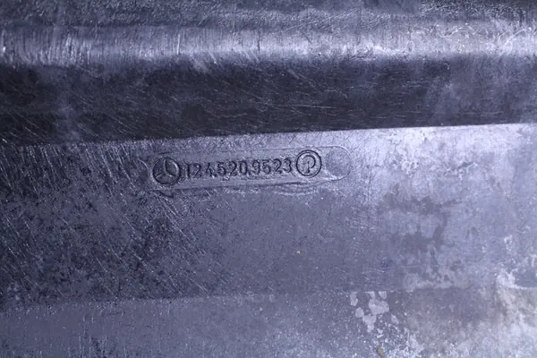 Motorhuv Mercedes W124 image 4