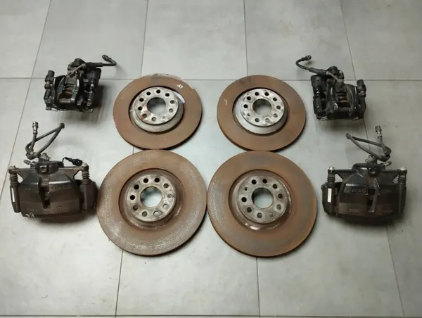 Remklauwen OEM 5Q0615405CT Voor & Achter Set image 2
