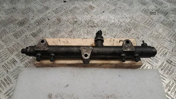 Carril de inyección Chrysler OE OEM 0445214041 - Usado image 2