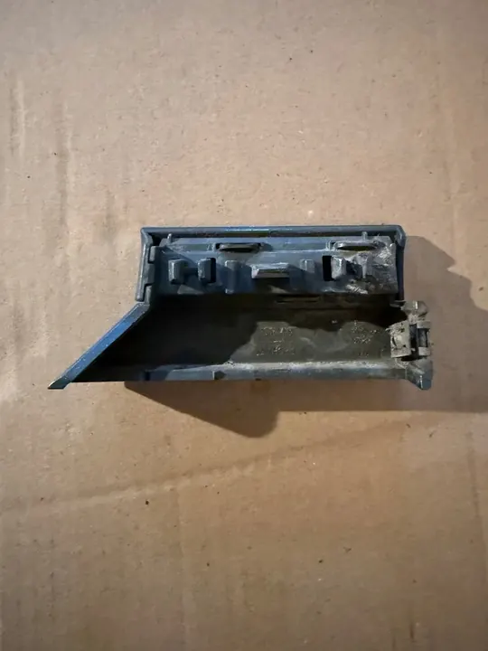 VW Passat B8 Vasemman Lokasuojan Lista 3G0853991A image 2