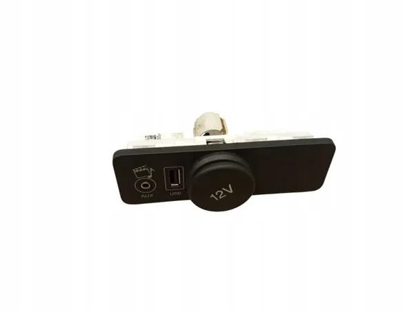 Enchufe USB Land Rover OEM FK7219C166HB - Usado image 2