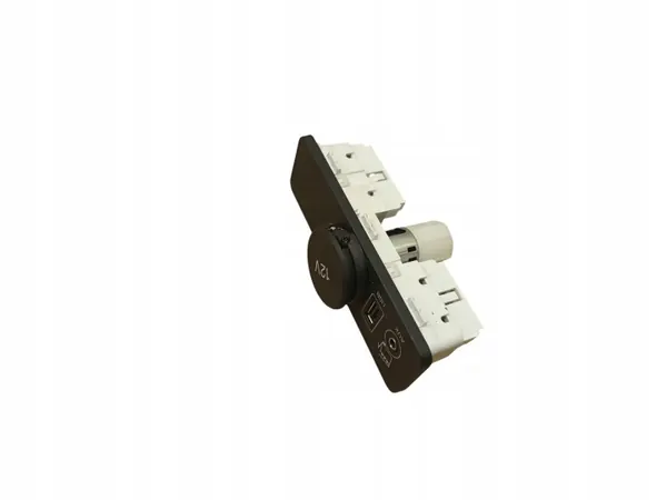 Enchufe USB Land Rover OEM FK7219C166HB - Usado image 6