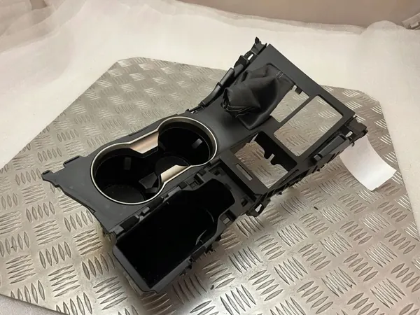 Lexus NX Vorderer Getränkehalter OEM 1A8A1042G - Gebraucht image 2