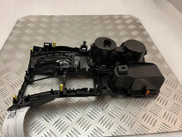 Lexus NX Vorderer Getränkehalter OEM 1A8A1042G - Gebraucht image 3