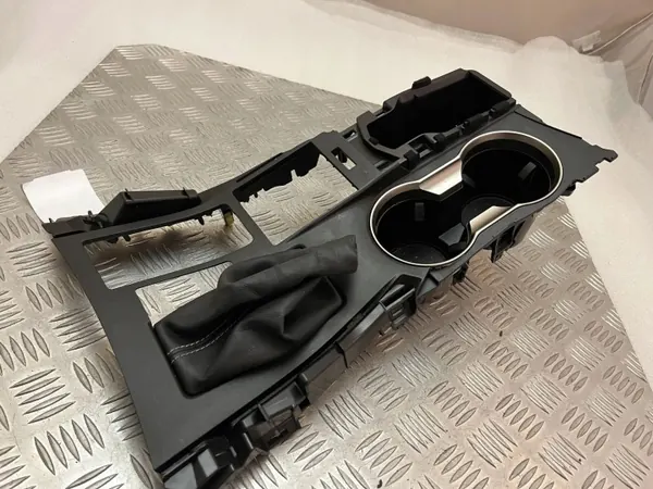 Lexus NX Vorderer Getränkehalter OEM 1A8A1042G - Gebraucht image 4