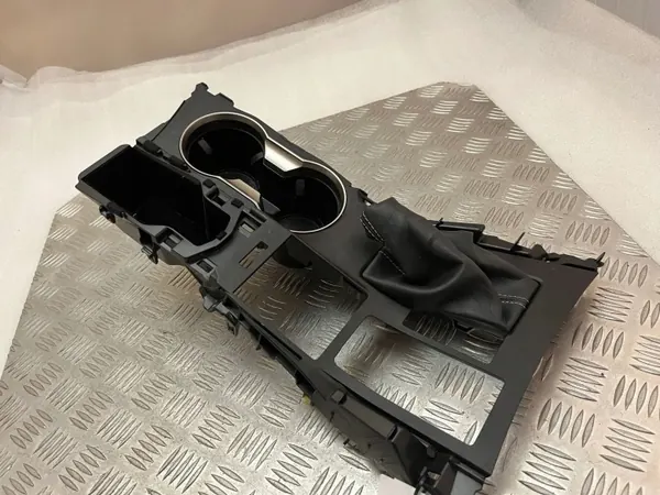Lexus NX Vorderer Getränkehalter OEM 1A8A1042G - Gebraucht image 5