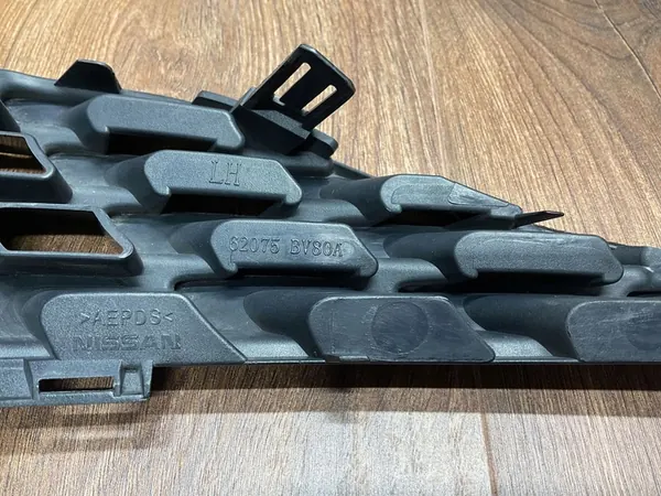 Front Bumper Grille Left Nissan Juke I F15 2014-19 OEM 62075-BV80A image 6