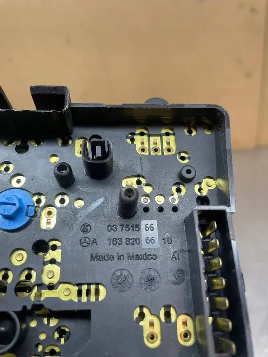 Mercedes-Benz ML W163 2001 Raamknoppen A1638206610 image 3