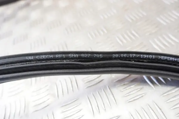 Kofferraumdichtung VW TIGUAN (AD1) OEM 5NA827705 image 3