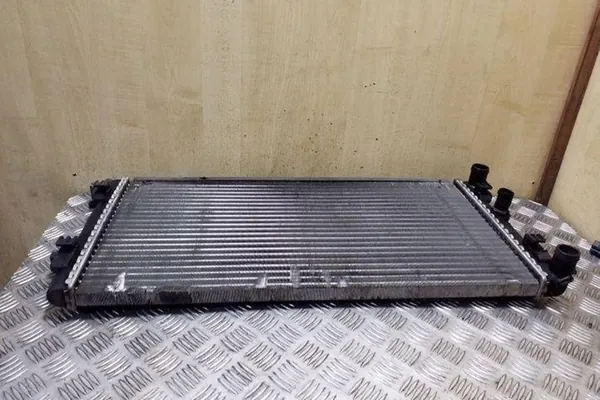 Radiador de agua SEAT TOLEDO IV 1.6L diésel 2013 OEM 6R0121253D image 2