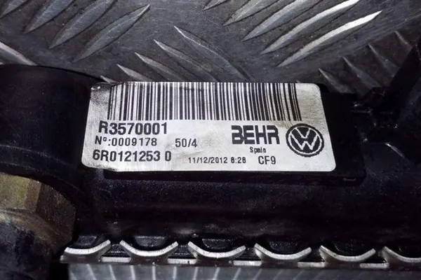 Radiador de agua SEAT TOLEDO IV 1.6L diésel 2013 OEM 6R0121253D image 3