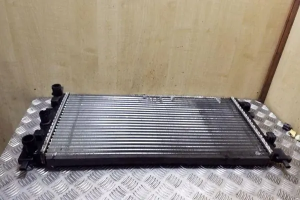 Radiador de agua SEAT TOLEDO IV 1.6L diésel 2013 OEM 6R0121253D image 4