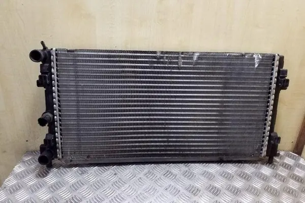 Radiador de agua SEAT TOLEDO IV 1.6L diésel 2013 OEM 6R0121253D image 5