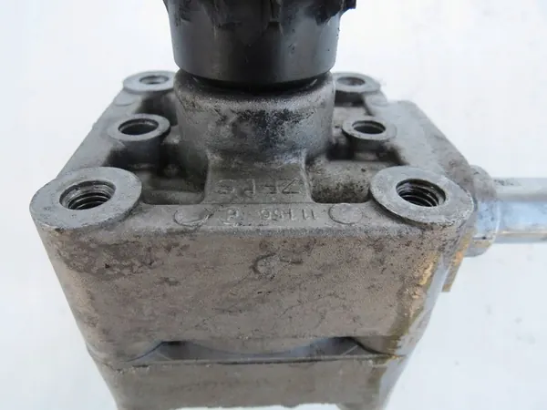 Volvo OE 30741790 bomba de direção assistida image 4