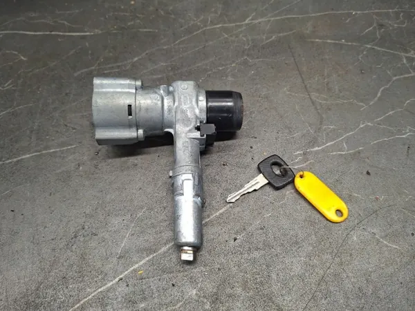 Mercedes W123 Tändningslås OEM 0160 - Begagnad image 2