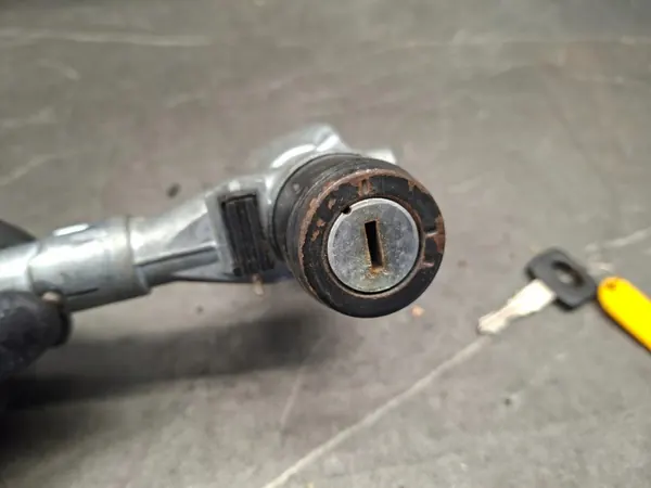 Mercedes W123 Tändningslås OEM 0160 - Begagnad image 5