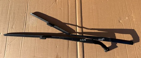 Nissan Leaf II Pyyhinvarsisarja OEM 1209B3LA Etu image 3