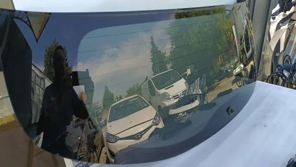 Vitre Hayon Kia Carens IV OEM AKH17662 2013 image 3