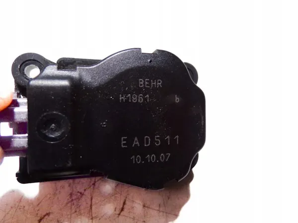 Klapin moottori EAD511 Citroën C4 I 1.6L bensiini image 3