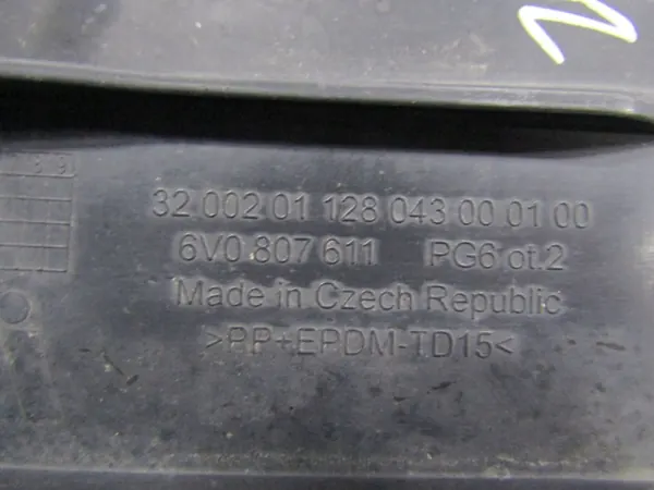 Placa para-choques dianteiro Skoda Fabia III OEM 6V0807611 image 7