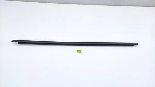 BMW X5 G05 ikkunanraapaisutiiviste vasen etu OEM 5A8A265 image 2