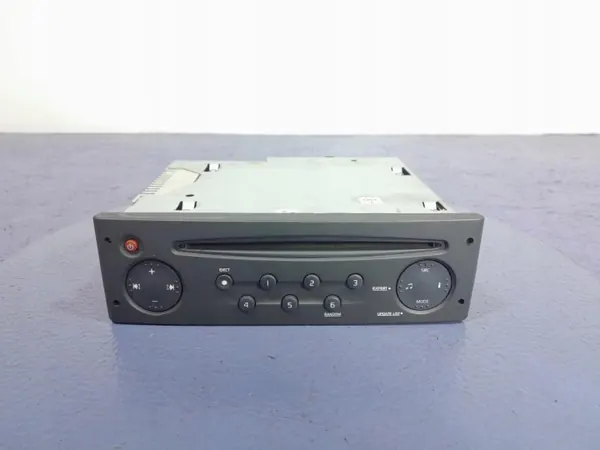 Radio Renault Clio II OEM 8200633621 - Usado image 2